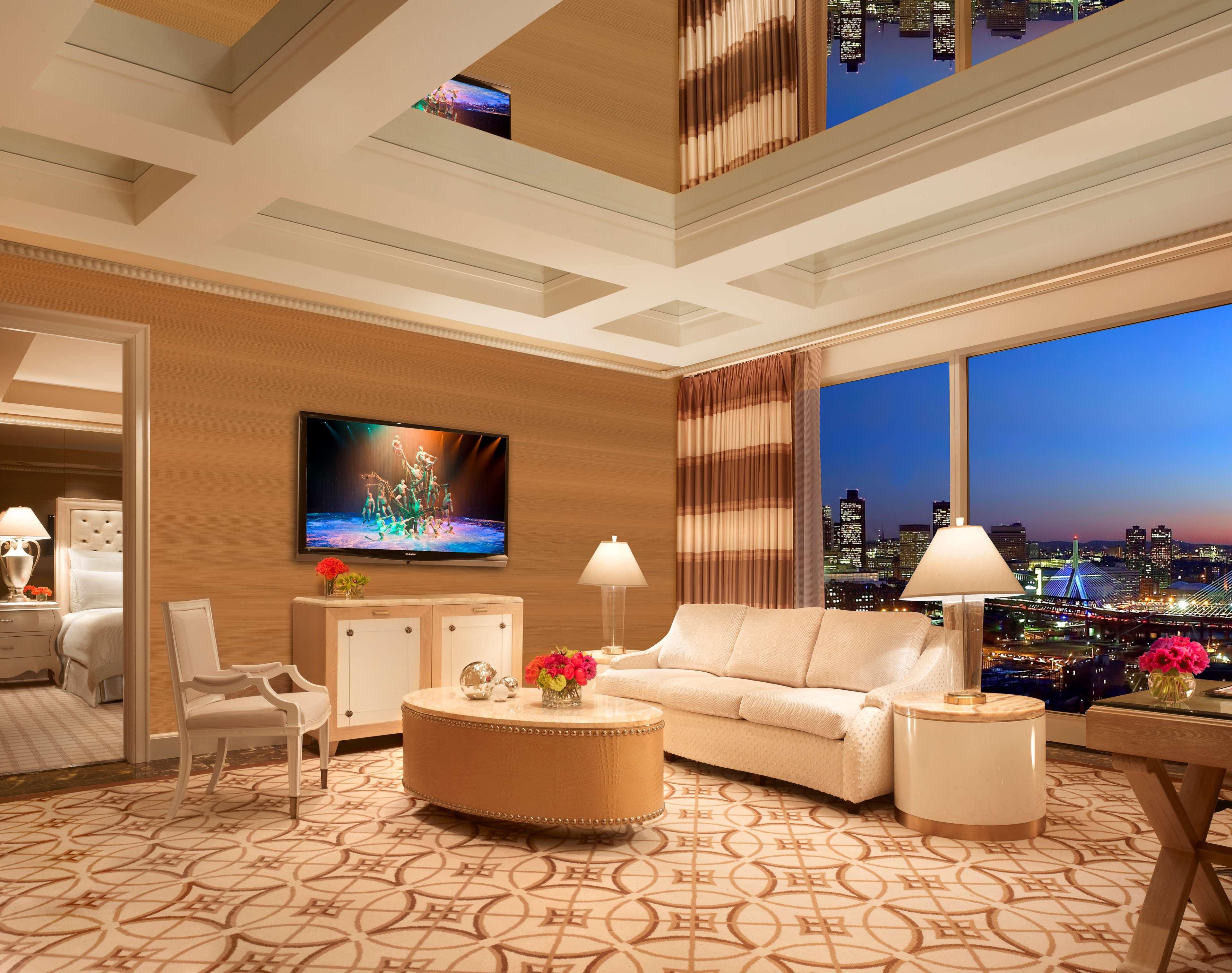 منتجع إنكور بوسطن هاربور Everett المظهر الخارجي الصورة A living room in a suite at Encore
